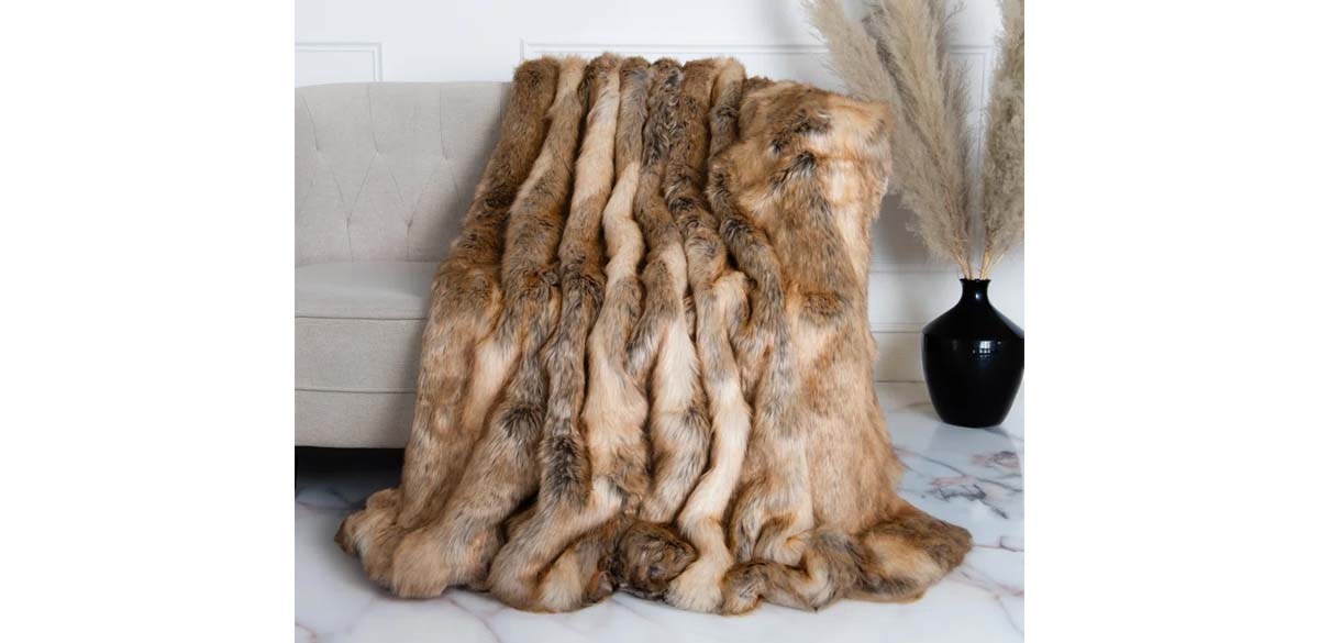 Raegan Faux Fur Throw Blanket Raegan Faux Fur Throw Blanket