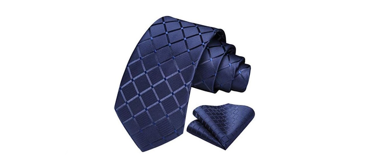a blue checkered tie