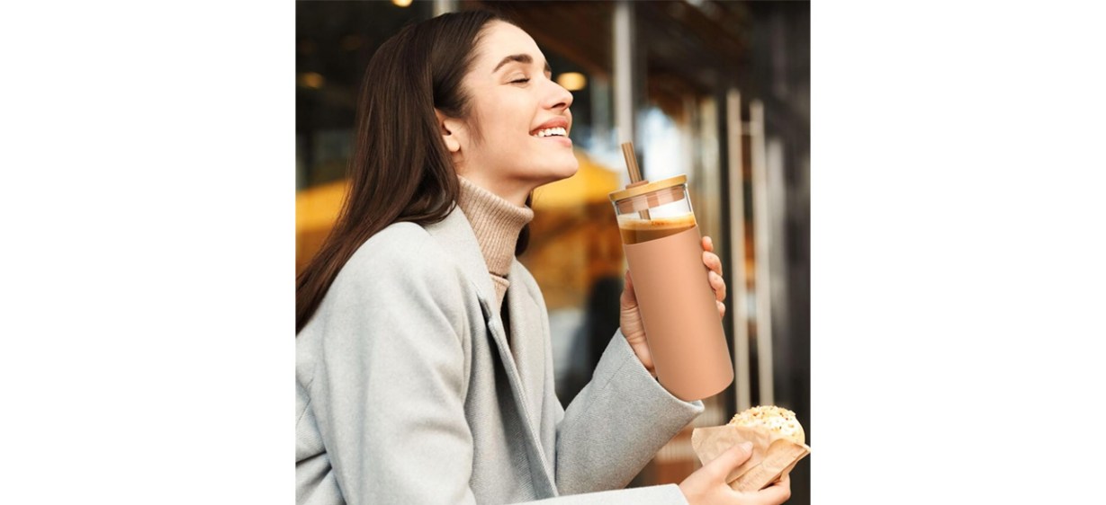 Woman holding Tronco Drinking Glass with Bamboo Lids and Glass Straw Woman holding Tronco Drinking Glass with Bamboo Lids and Glass Straw